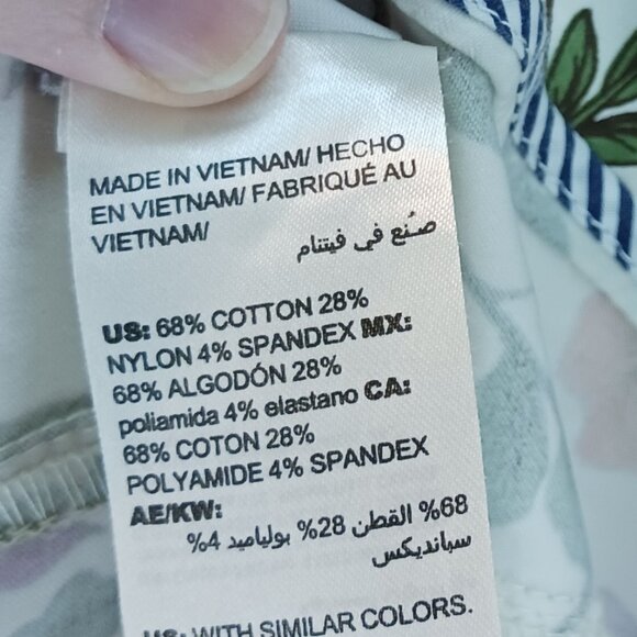 #269 3/$18 - Chicos White/Pink Capris Size 3 - Picture 6 of 11